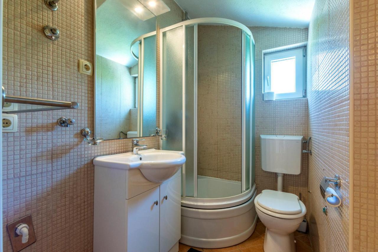 Janus Apartments 耶尔萨 外观 照片
