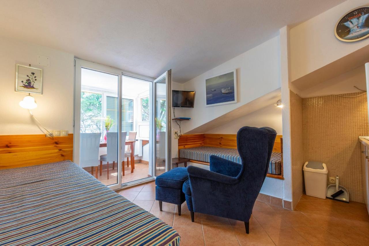 Janus Apartments 耶尔萨 外观 照片