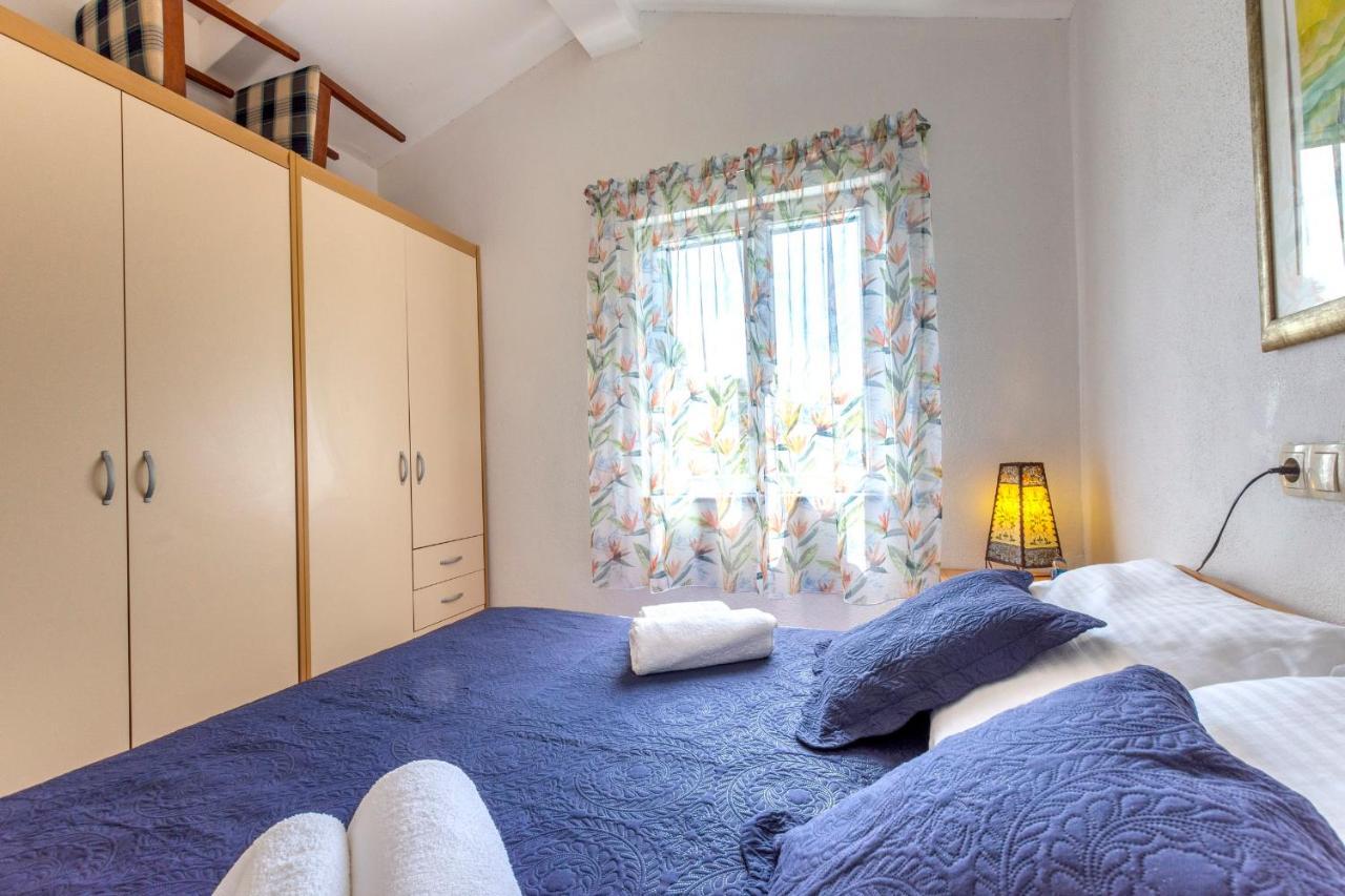 Janus Apartments 耶尔萨 外观 照片