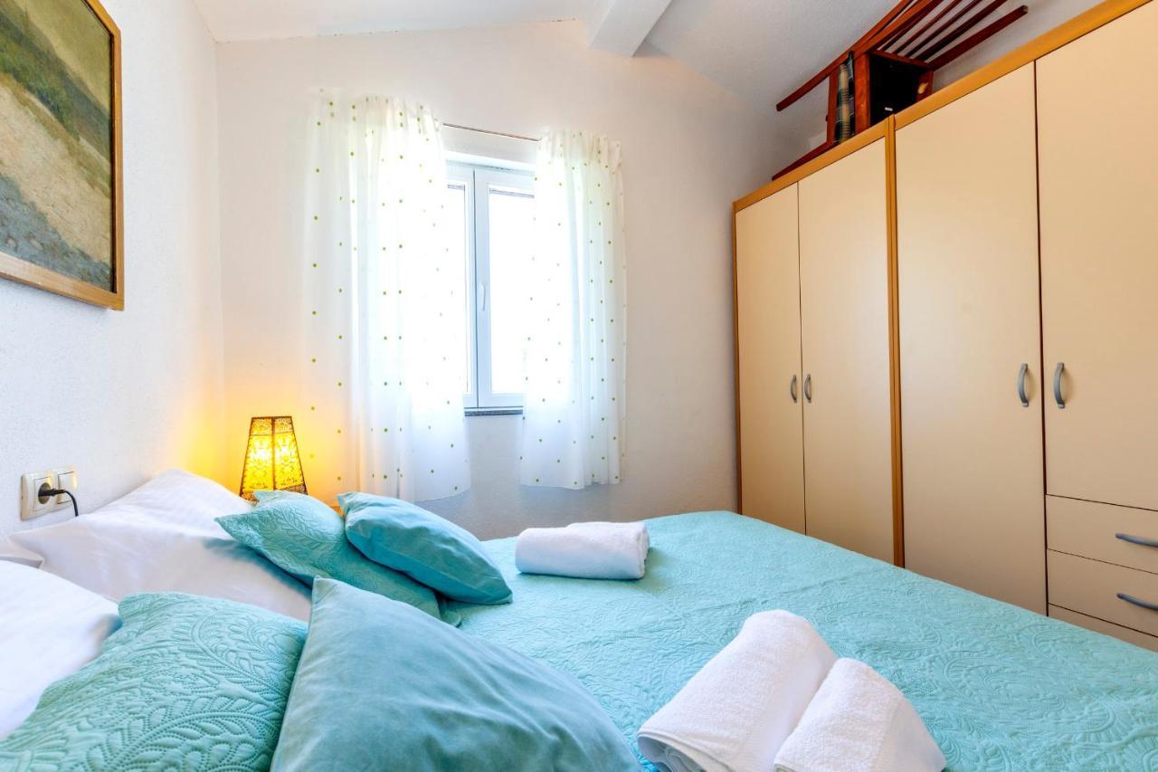 Janus Apartments 耶尔萨 外观 照片