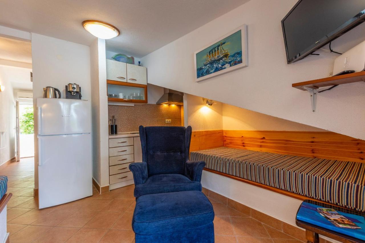 Janus Apartments 耶尔萨 外观 照片