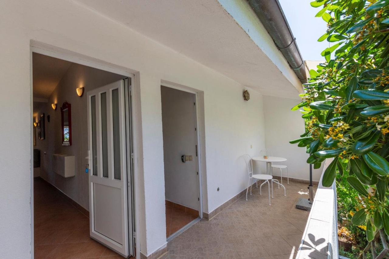 Janus Apartments 耶尔萨 外观 照片
