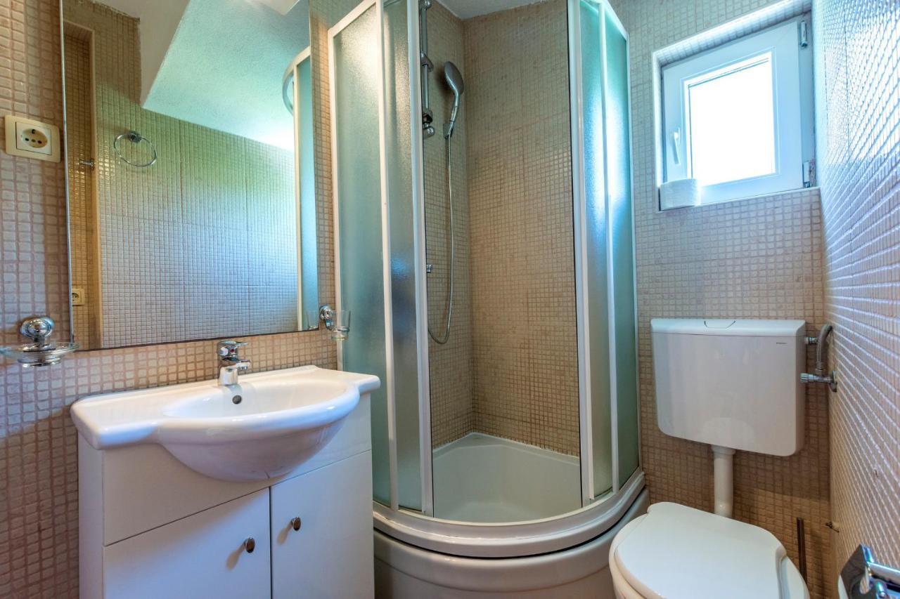 Janus Apartments 耶尔萨 外观 照片