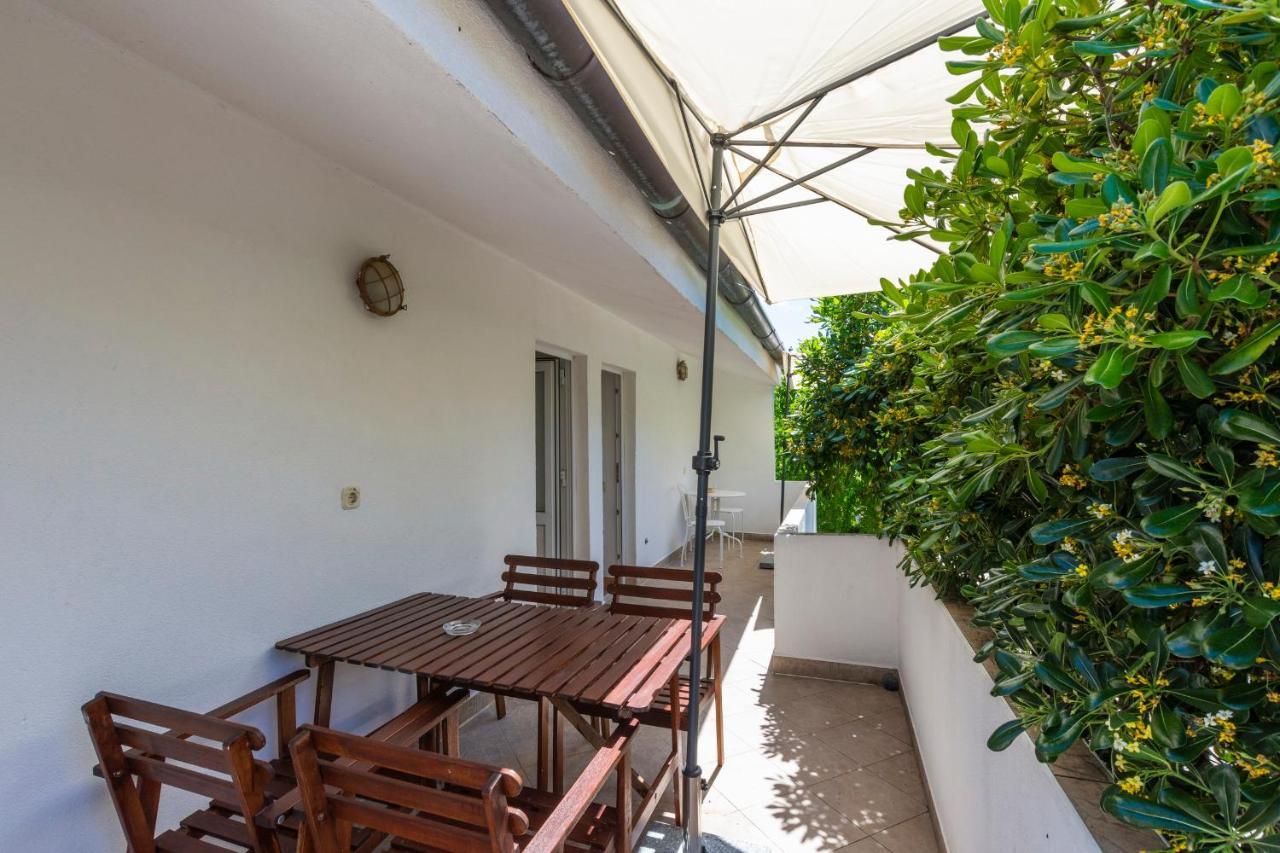 Janus Apartments 耶尔萨 外观 照片
