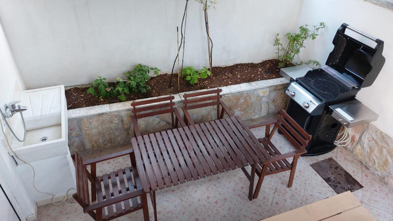 Janus Apartments 耶尔萨 外观 照片