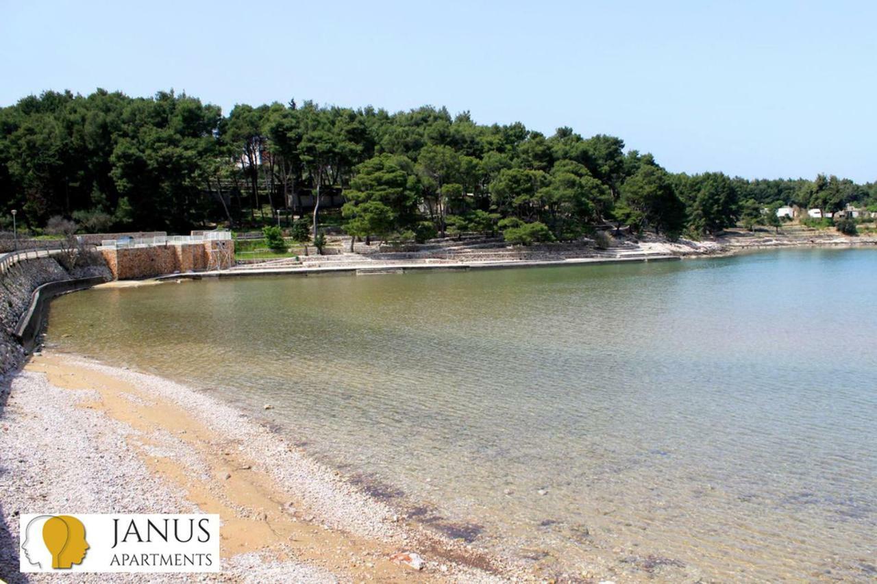 Janus Apartments 耶尔萨 外观 照片